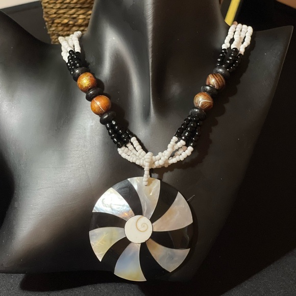 Natural Flower Mother of Pearl Shell Pendant Beads Necklace Handmade Jewelry - Picture 1 of 3
